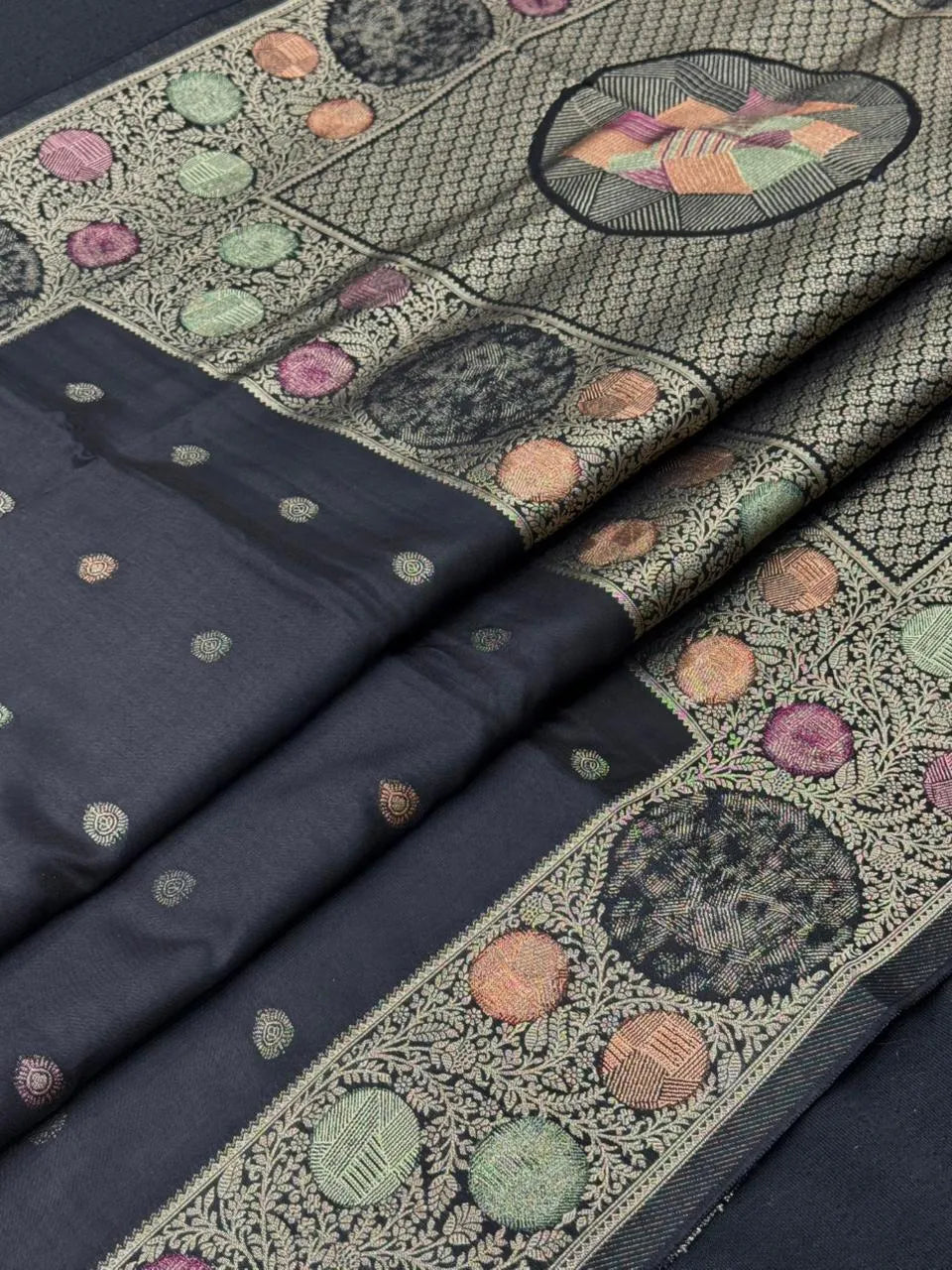 Silk Aura Elegance-Kanchi Temple