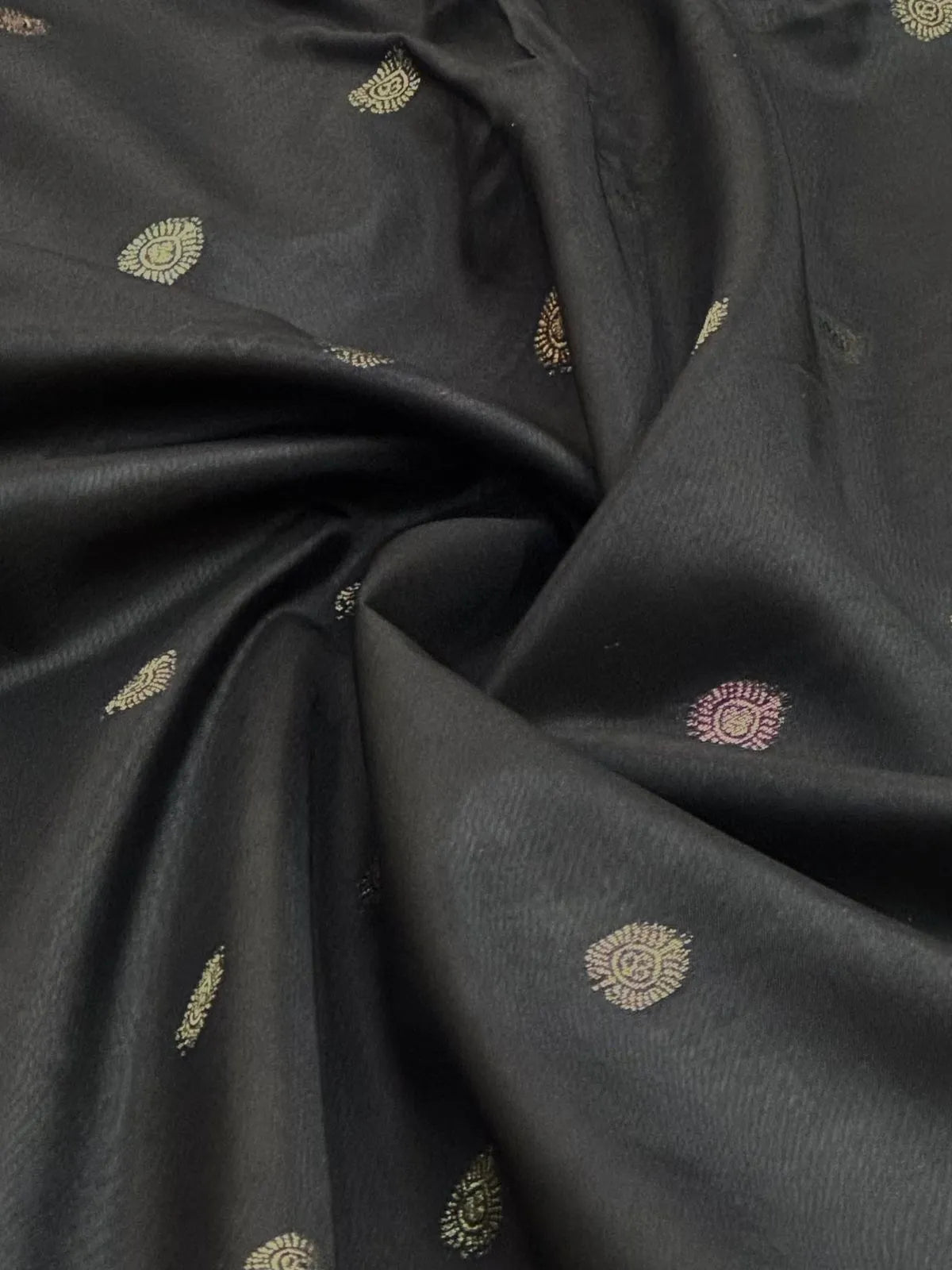 Silk Aura Elegance-Kanchi Temple