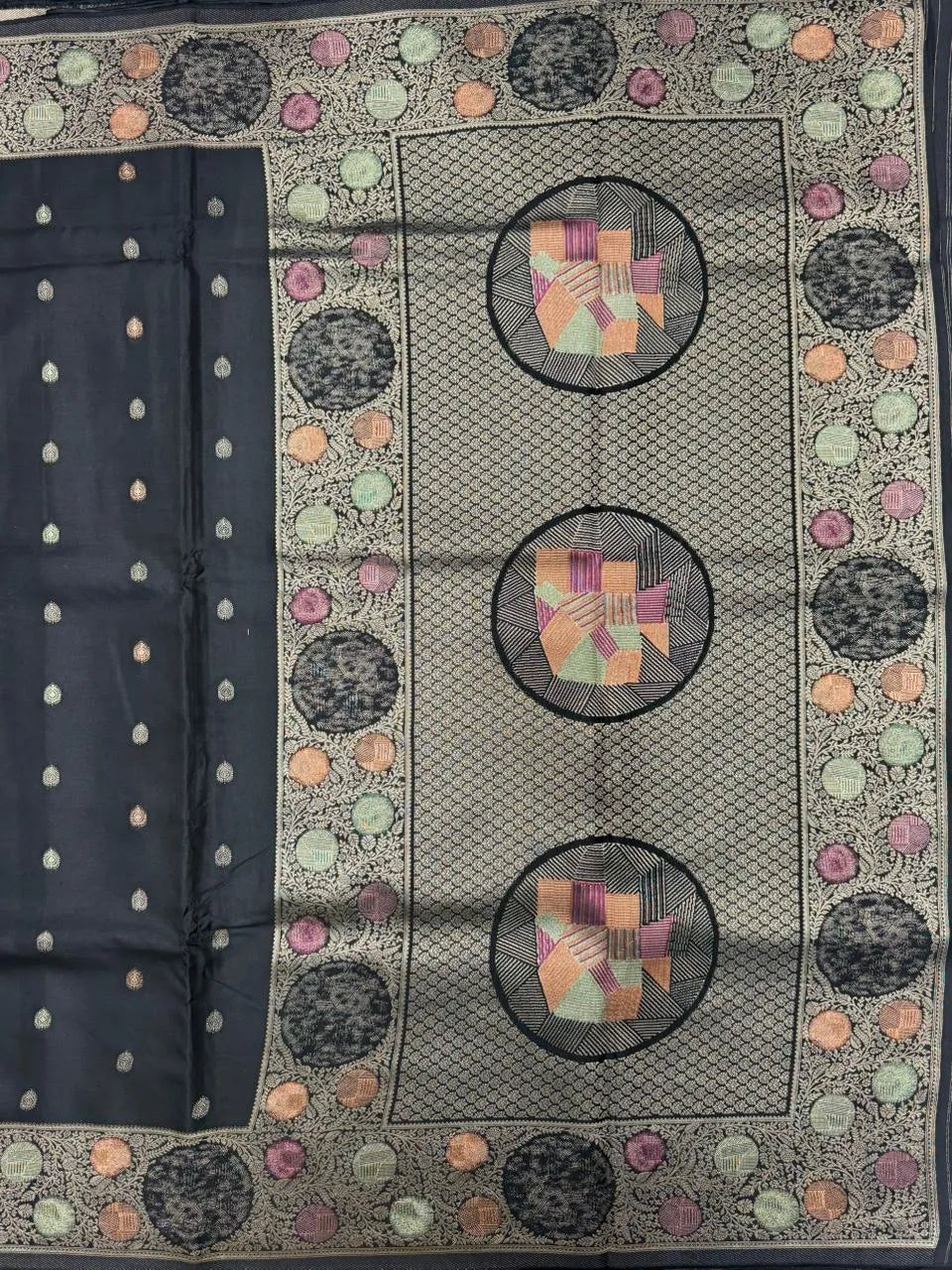 Silk Aura Elegance-Kanchi Temple