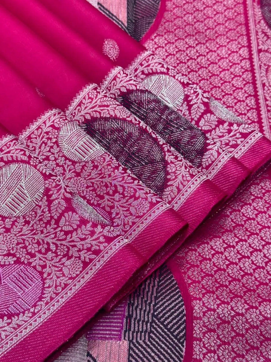 Silk Aura Elegance-Kanchi Temple