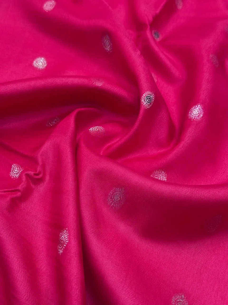 Silk Aura Elegance-Kanchi Temple