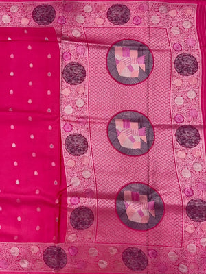 Silk Aura Elegance-Kanchi Temple