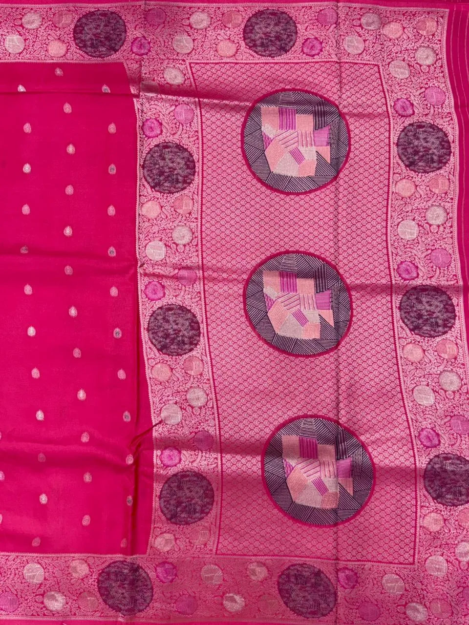 Silk Aura Elegance-Kanchi Temple