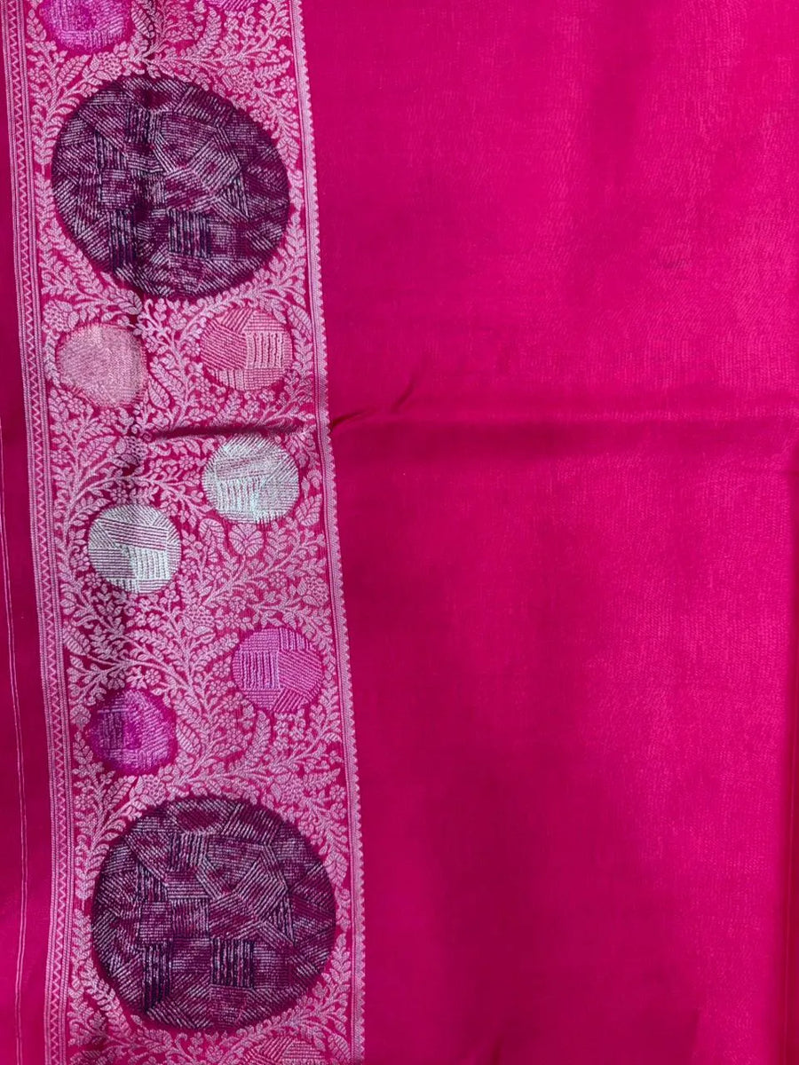 Silk Aura Elegance-Kanchi Temple