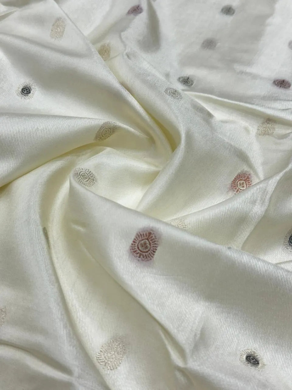 Silk Aura Elegance-Kanchi Temple