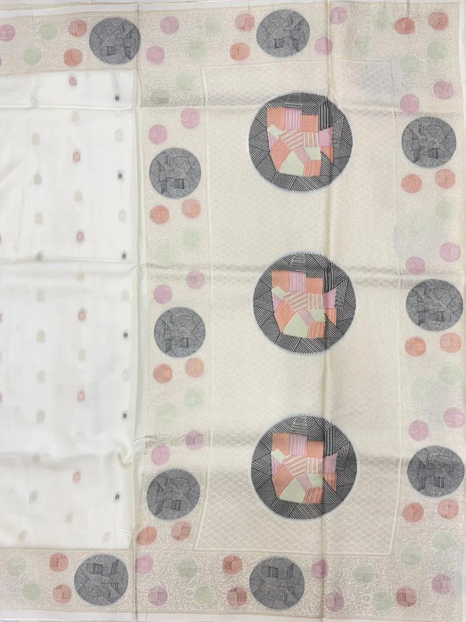 Silk Aura Elegance-Kanchi Temple