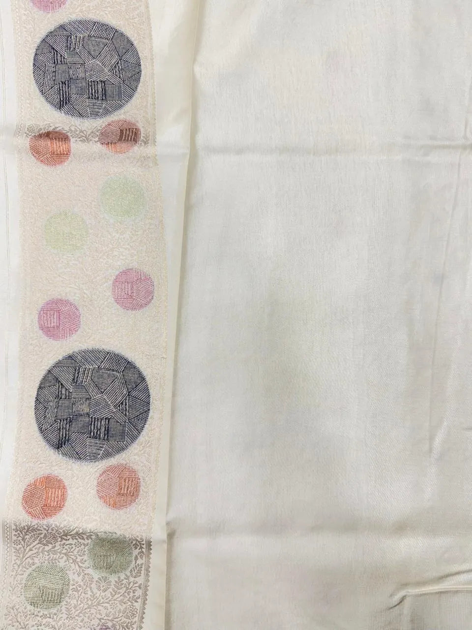 Silk Aura Elegance-Kanchi Temple