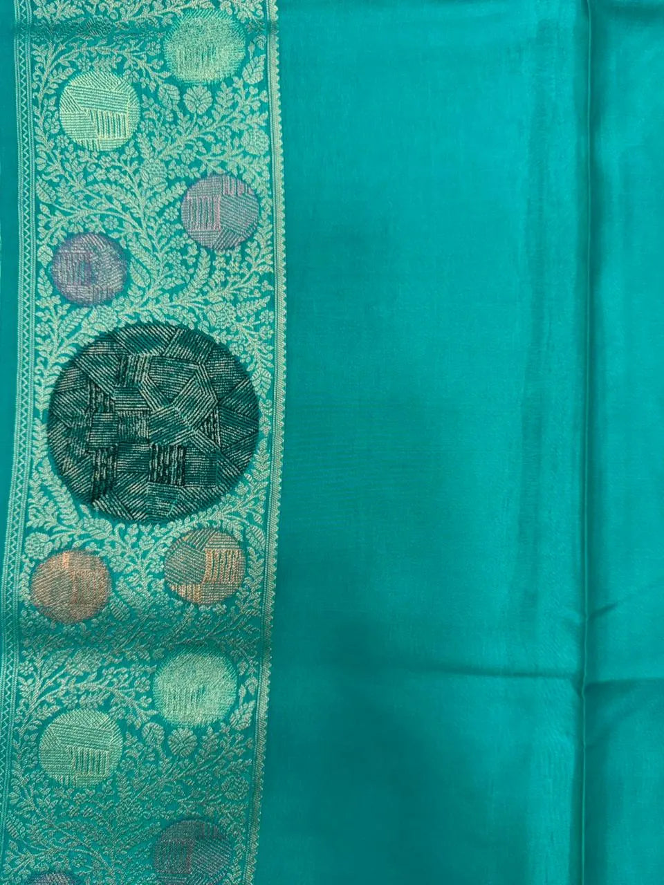 Silk Aura Elegance-Kanchi Temple