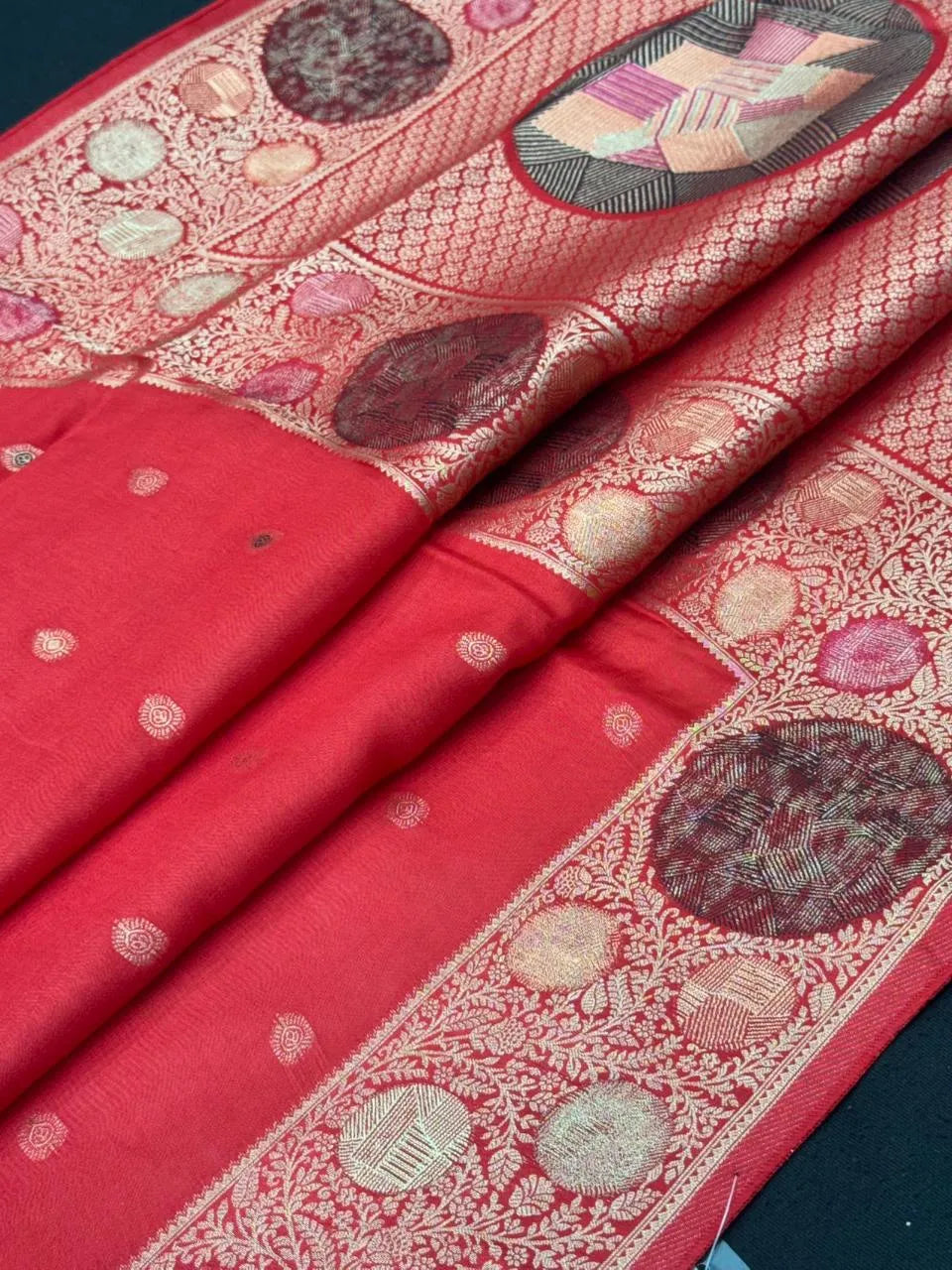 Silk Aura Elegance-Kanchi Temple