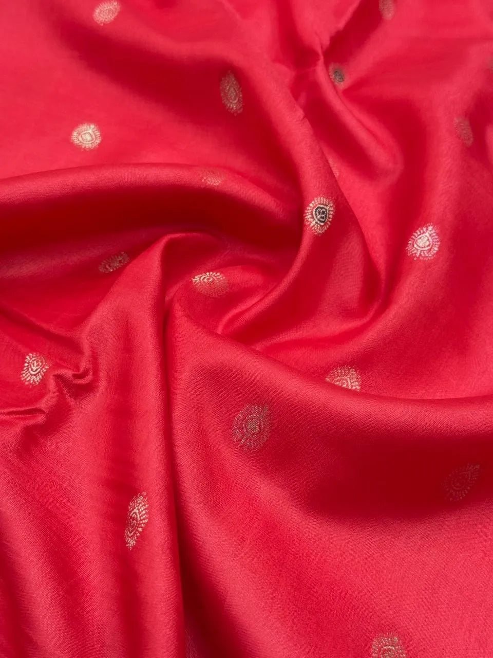 Silk Aura Elegance-Kanchi Temple