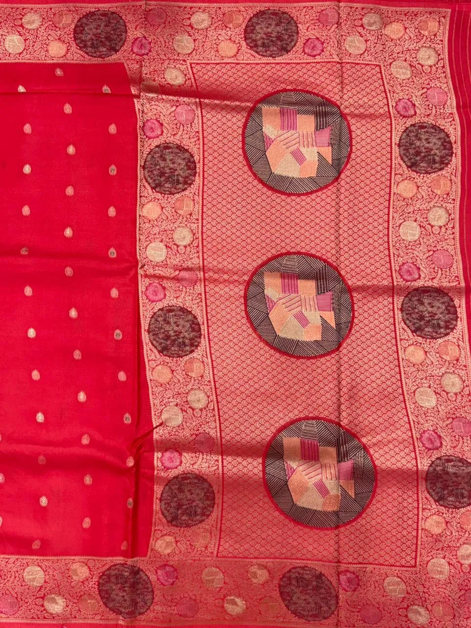 Silk Aura Elegance-Kanchi Temple