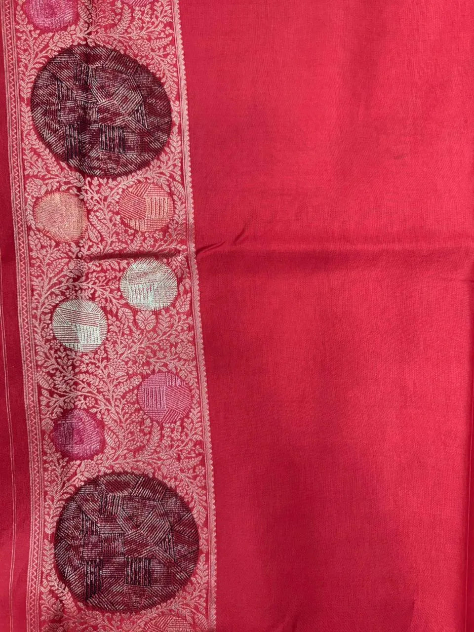Silk Aura Elegance-Kanchi Temple