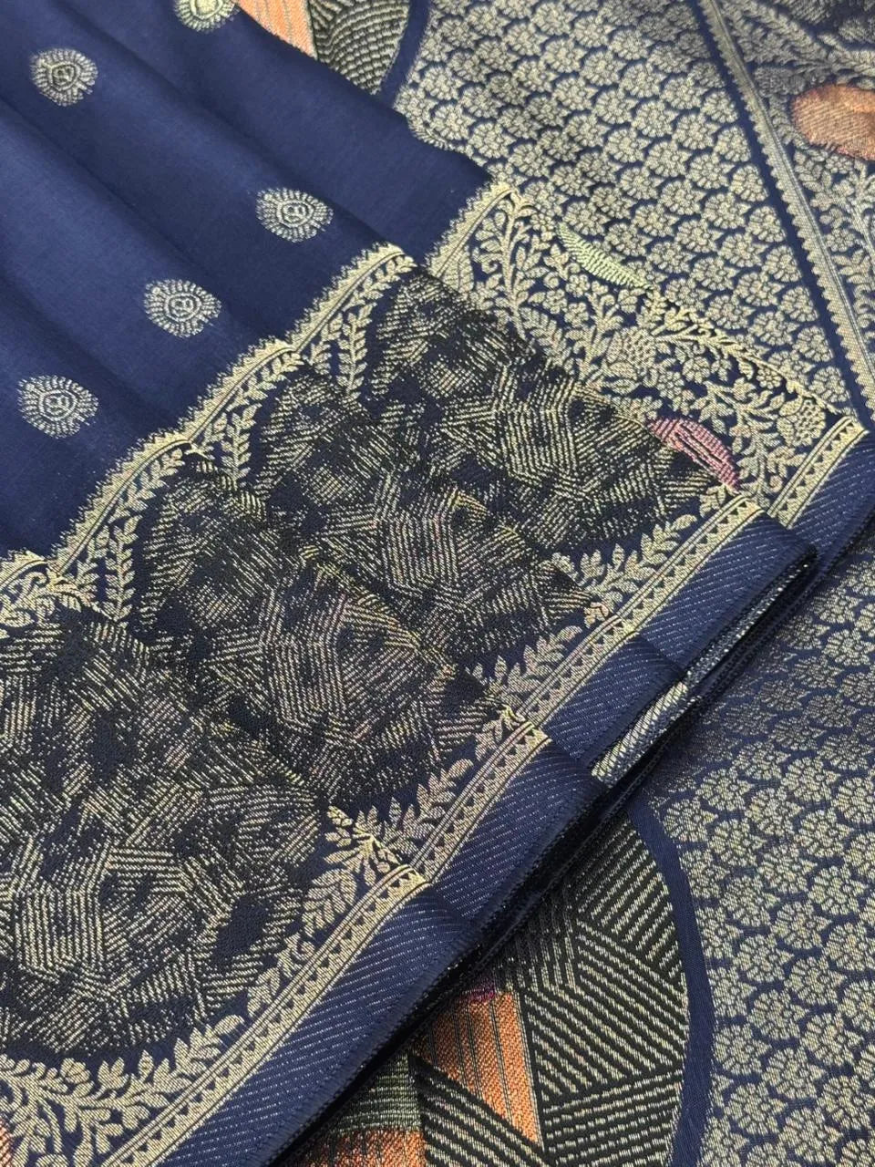 Silk Aura Elegance-Kanchi Temple