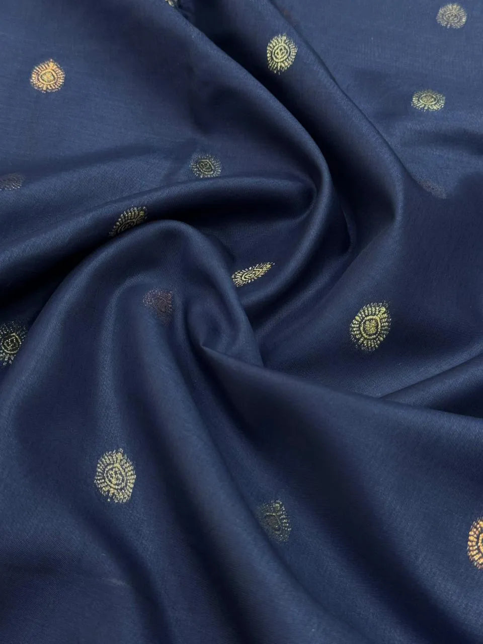 Silk Aura Elegance-Kanchi Temple