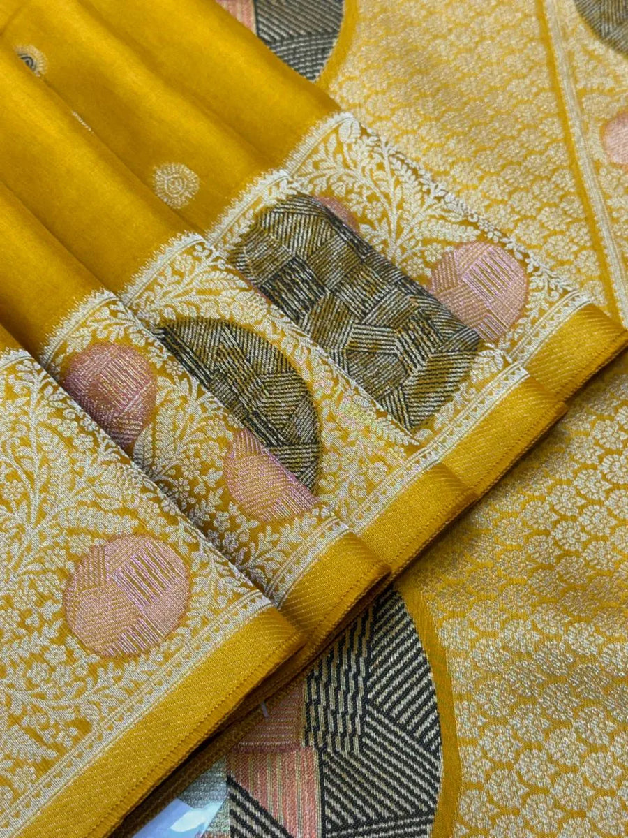 Silk Aura Elegance-Kanchi Temple