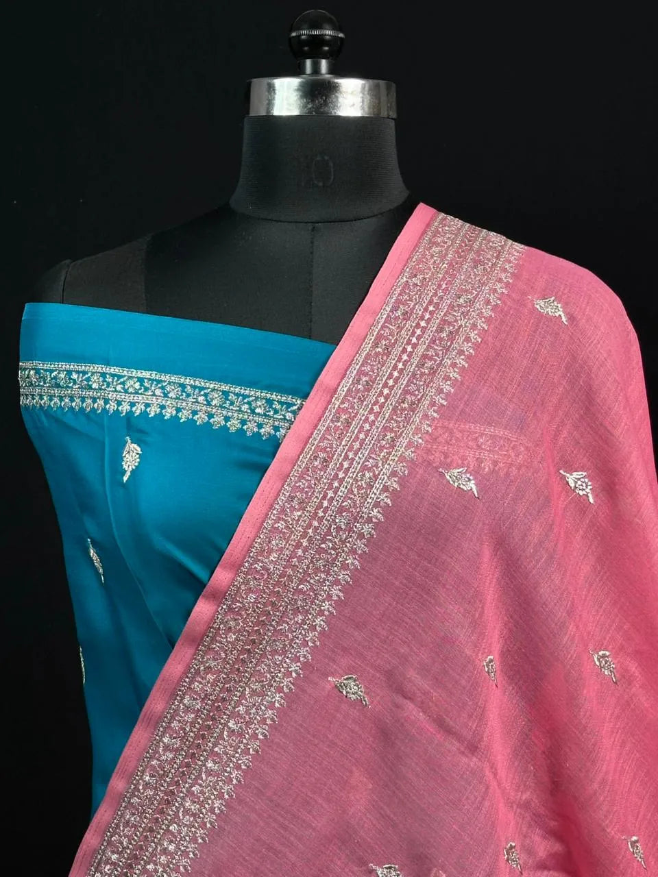 Timeless Linen Silk Saree – Perfect for Festive & Ethnic Wear 