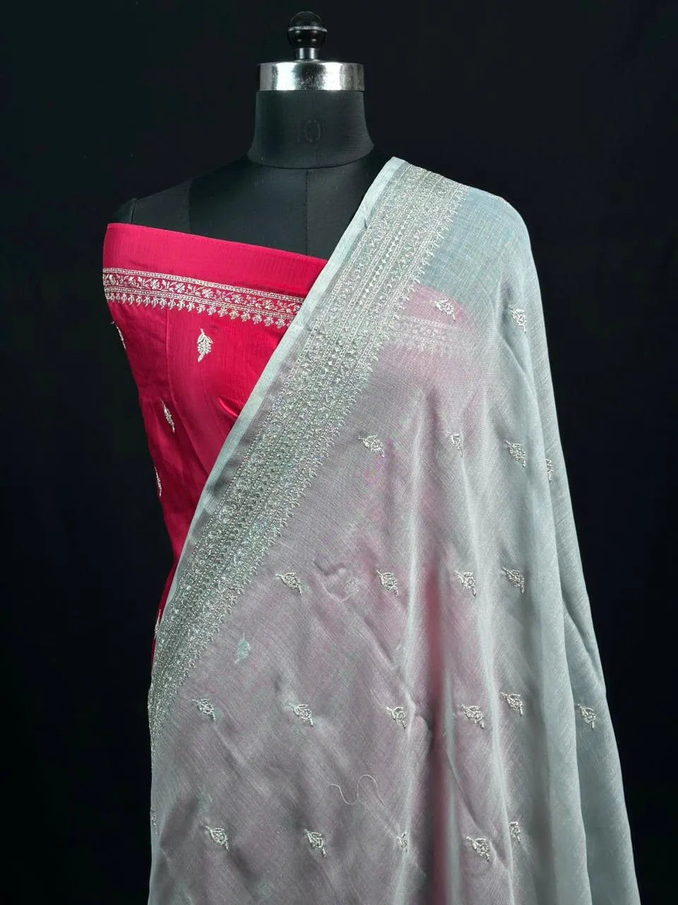 Timeless Linen Silk Saree – Perfect for Festive & Ethnic Wear 
