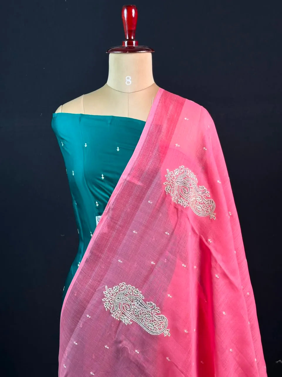 Timeless Linen Silk Saree – Perfect for Festive & Ethnic Wear