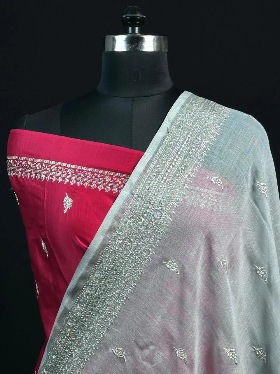 Timeless Linen Silk Saree – Perfect for Festive & Ethnic Wear 