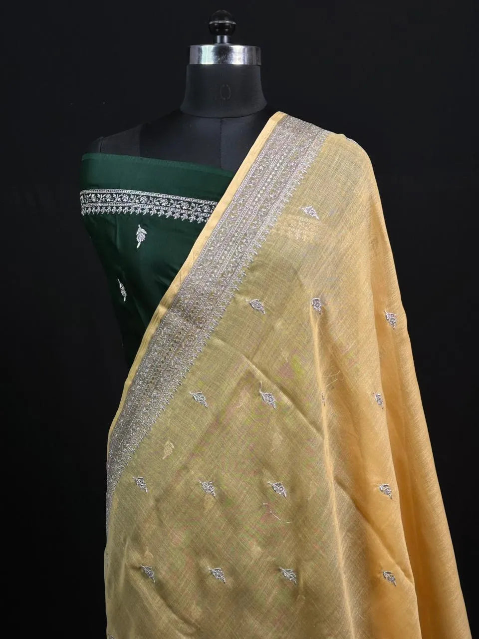 Timeless Linen Silk Saree – Perfect for Festive & Ethnic Wear 