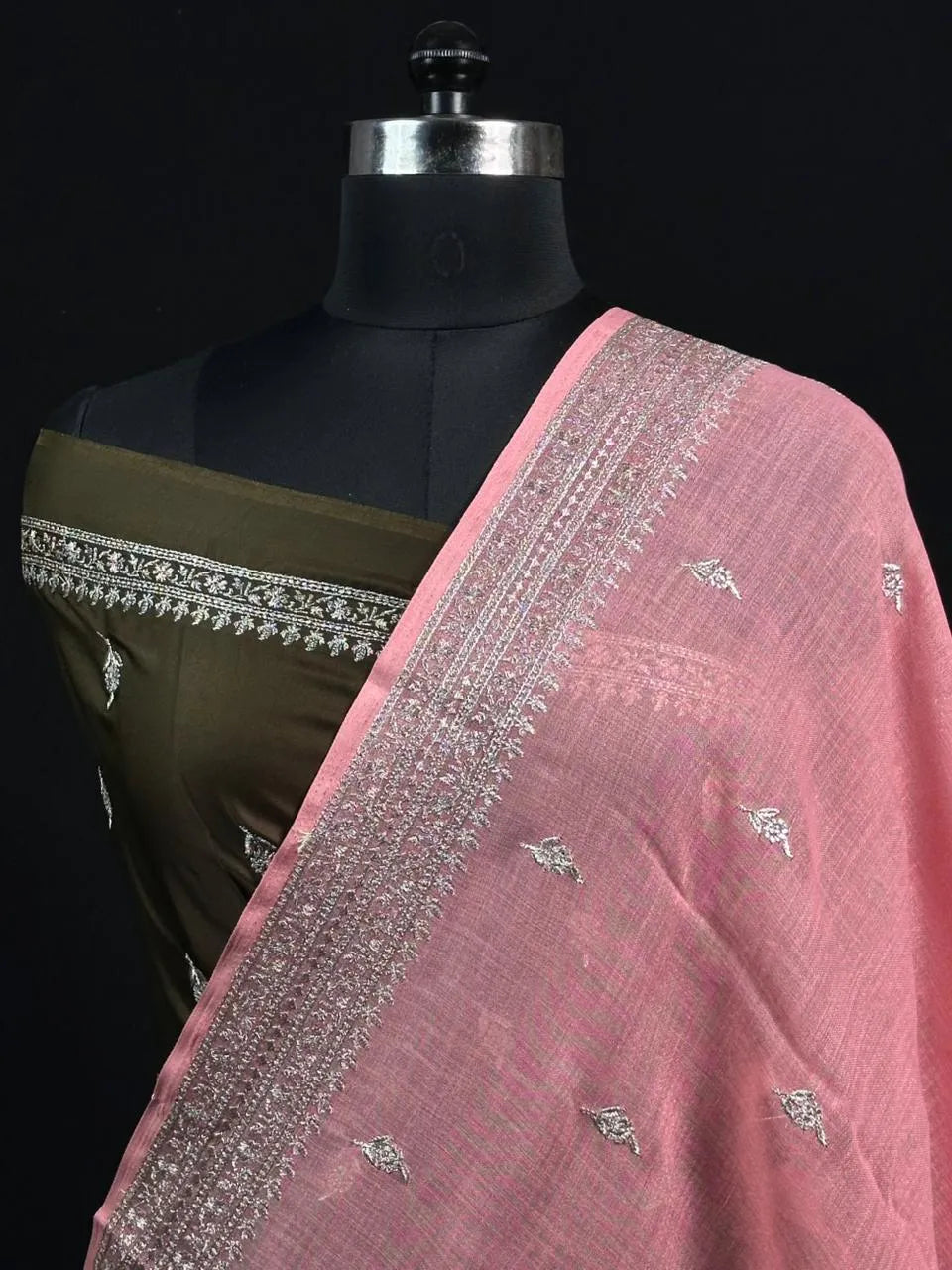 Timeless Linen Silk Saree – Perfect for Festive & Ethnic Wear 