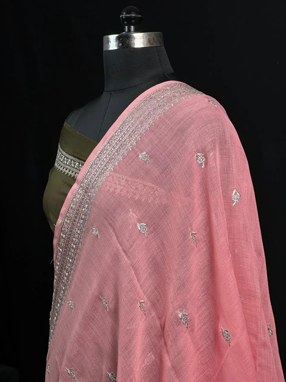 Timeless Linen Silk Saree – Perfect for Festive & Ethnic Wear 
