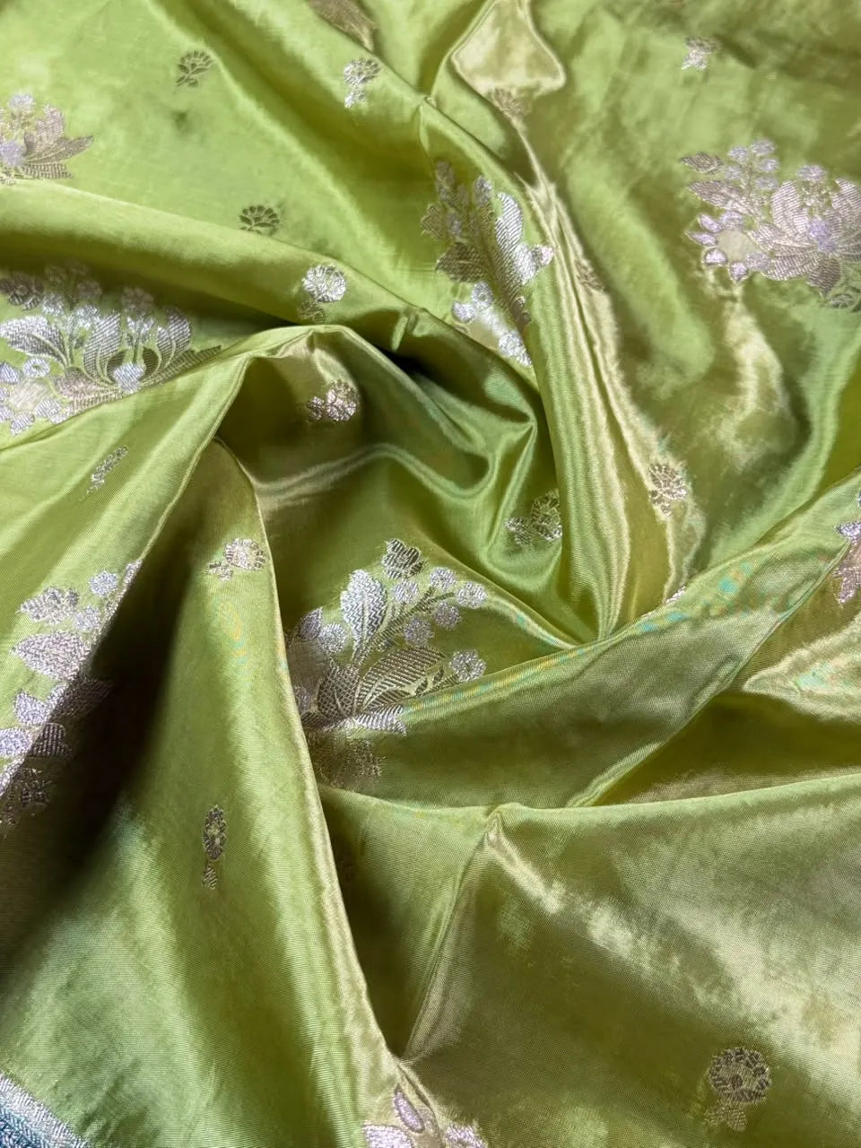Pure Klassy Viscose Saree
