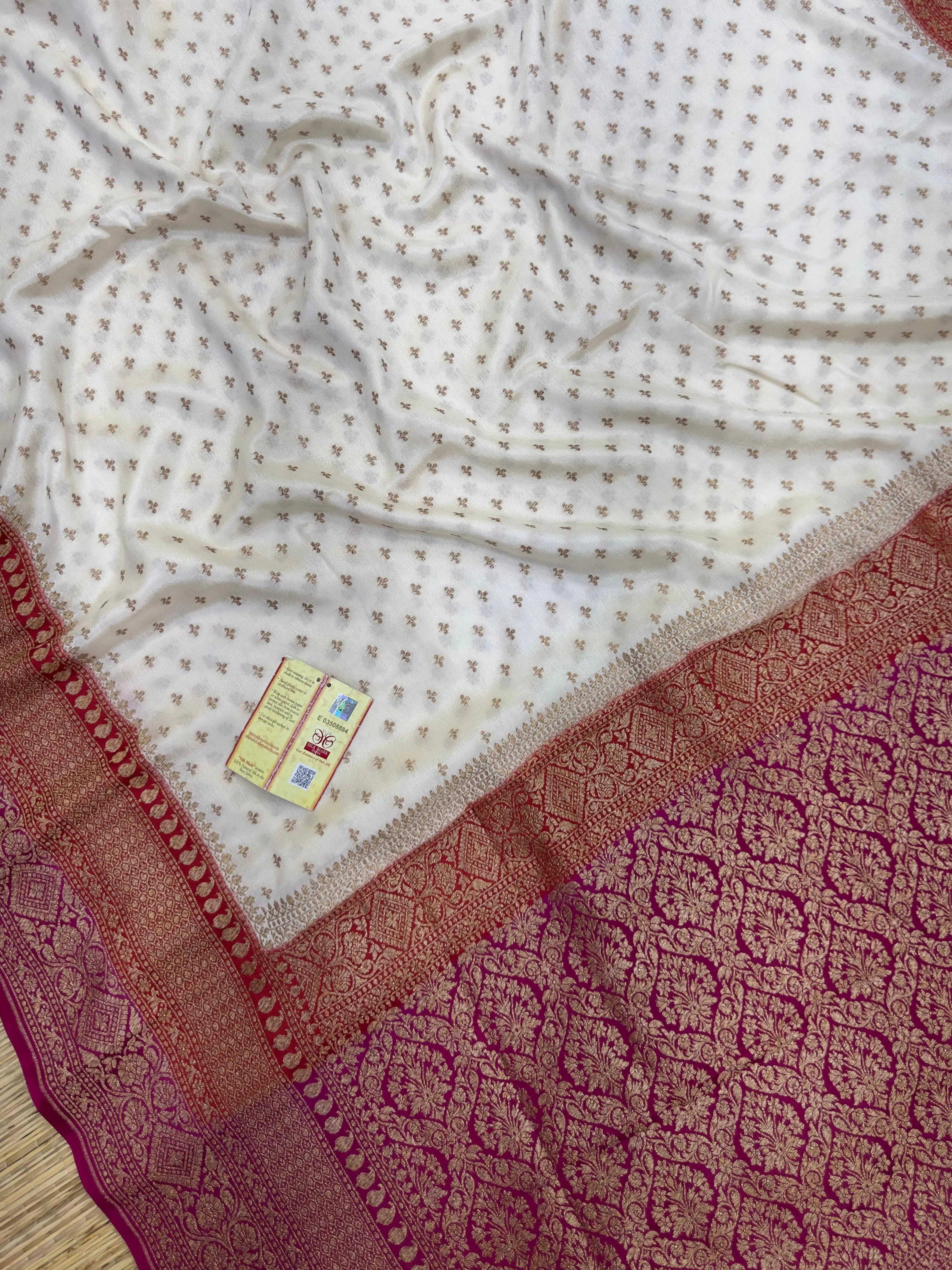 Designer 3D Pattern Pure Banarasi Crepe Silk Saree