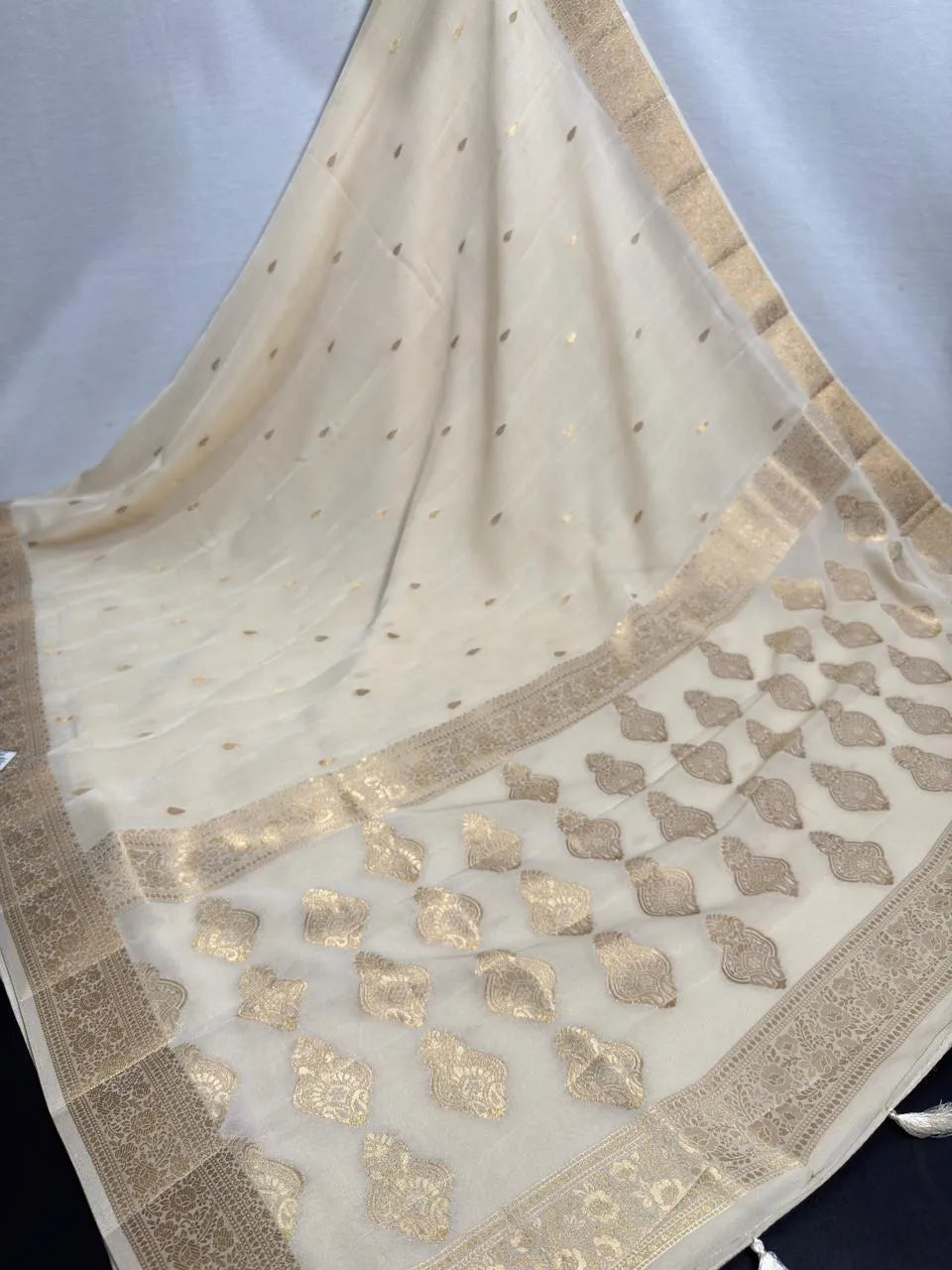 Urban Queen Viscose Silk Saree for Elegant Evenings