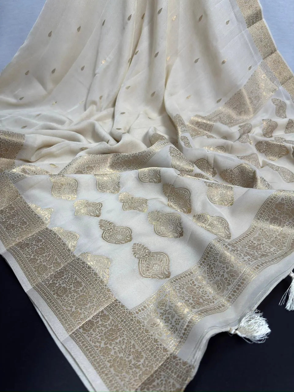 Urban Queen Viscose Silk Saree for Elegant Evenings