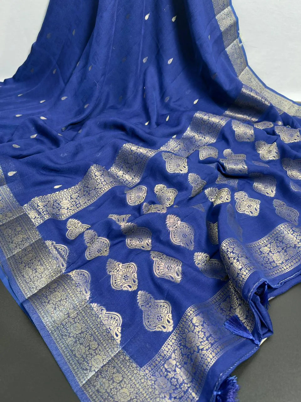 Urban Queen Viscose Silk Saree for Elegant Evenings