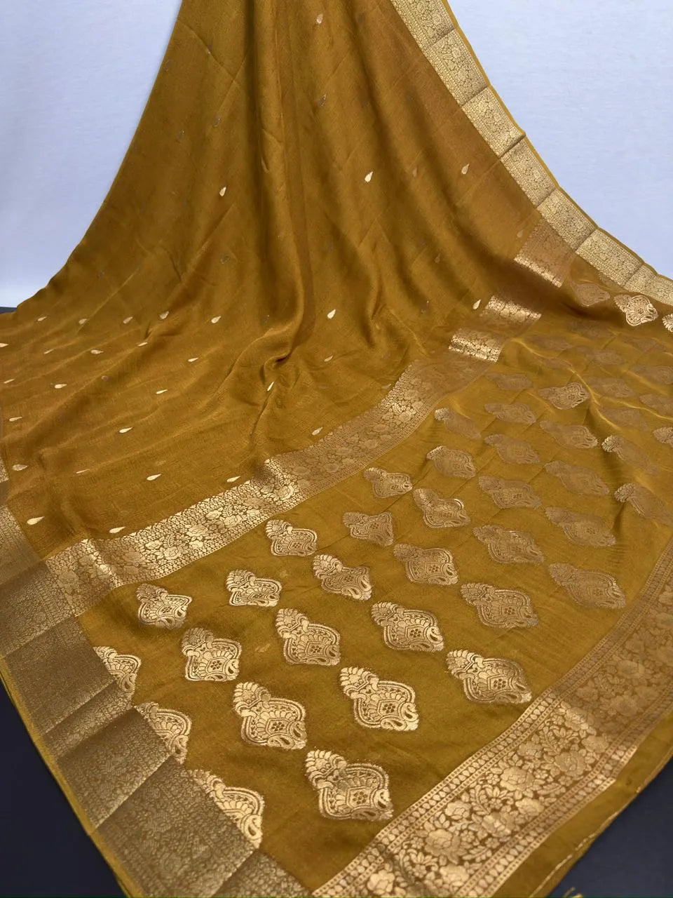 Urban Queen Viscose Silk Saree for Elegant Evenings