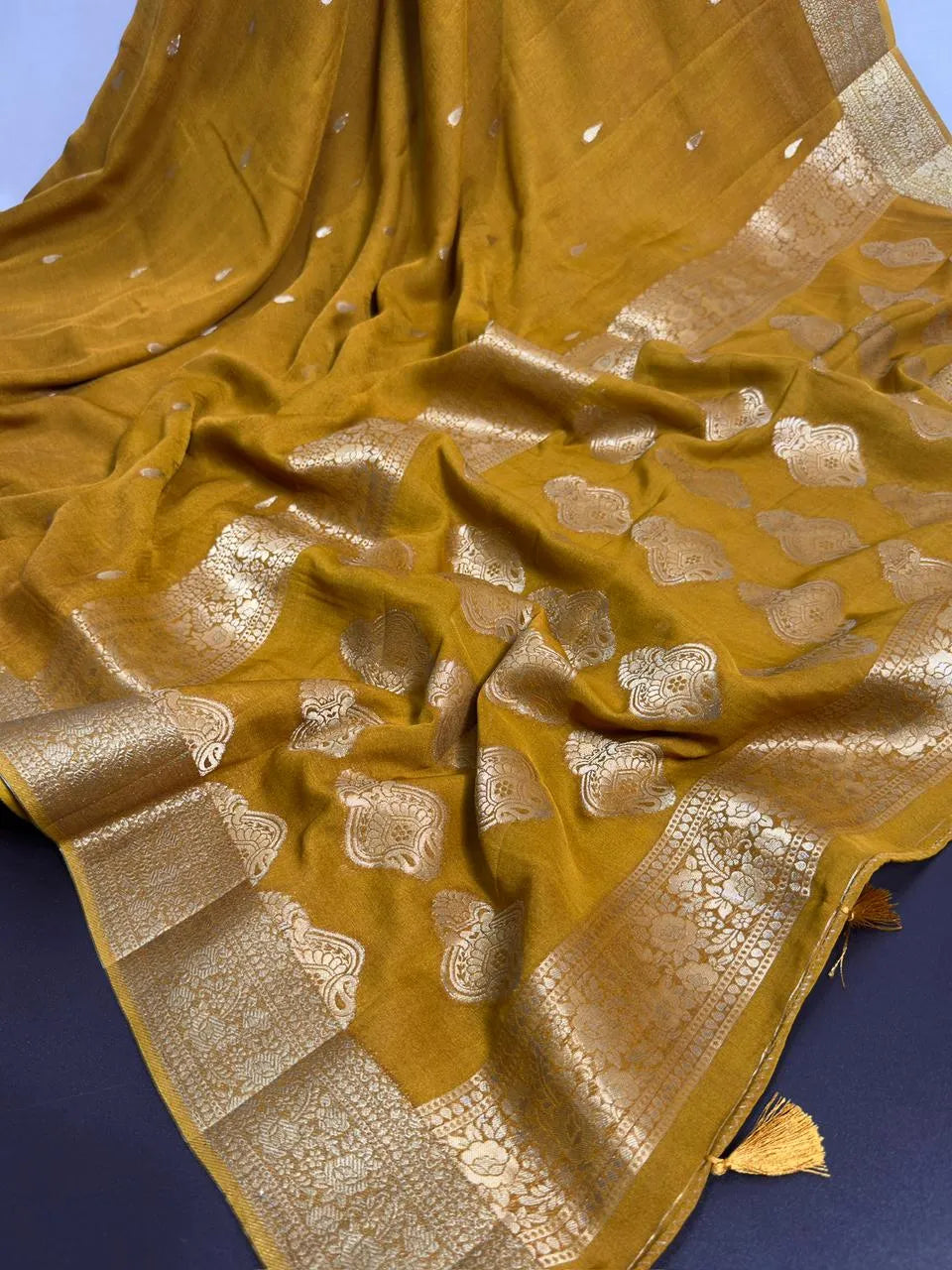 Urban Queen Viscose Silk Saree for Elegant Evenings