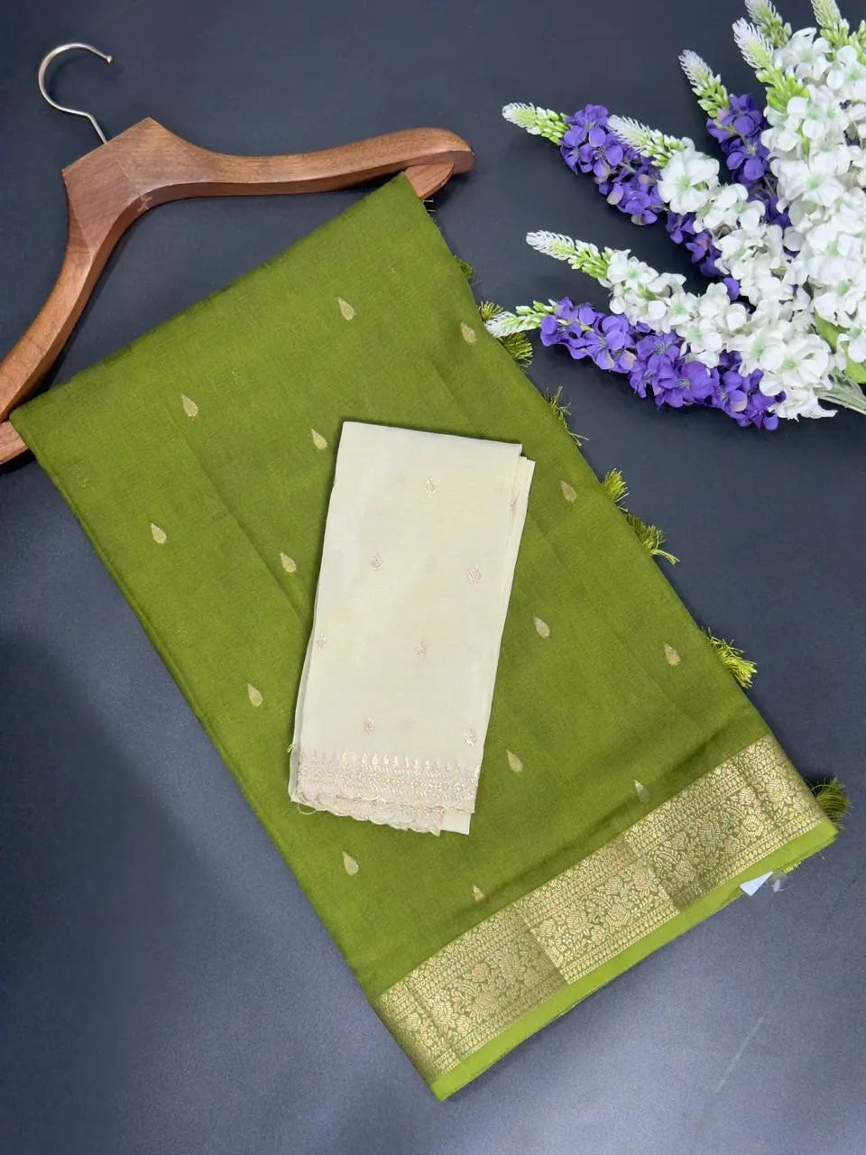 Urban Queen Viscose Silk Saree for Elegant Evenings