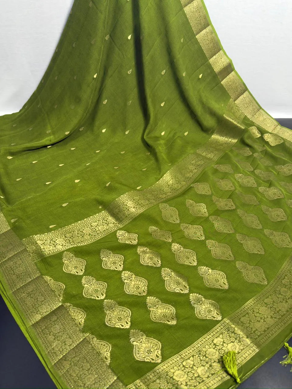 Urban Queen Viscose Silk Saree for Elegant Evenings