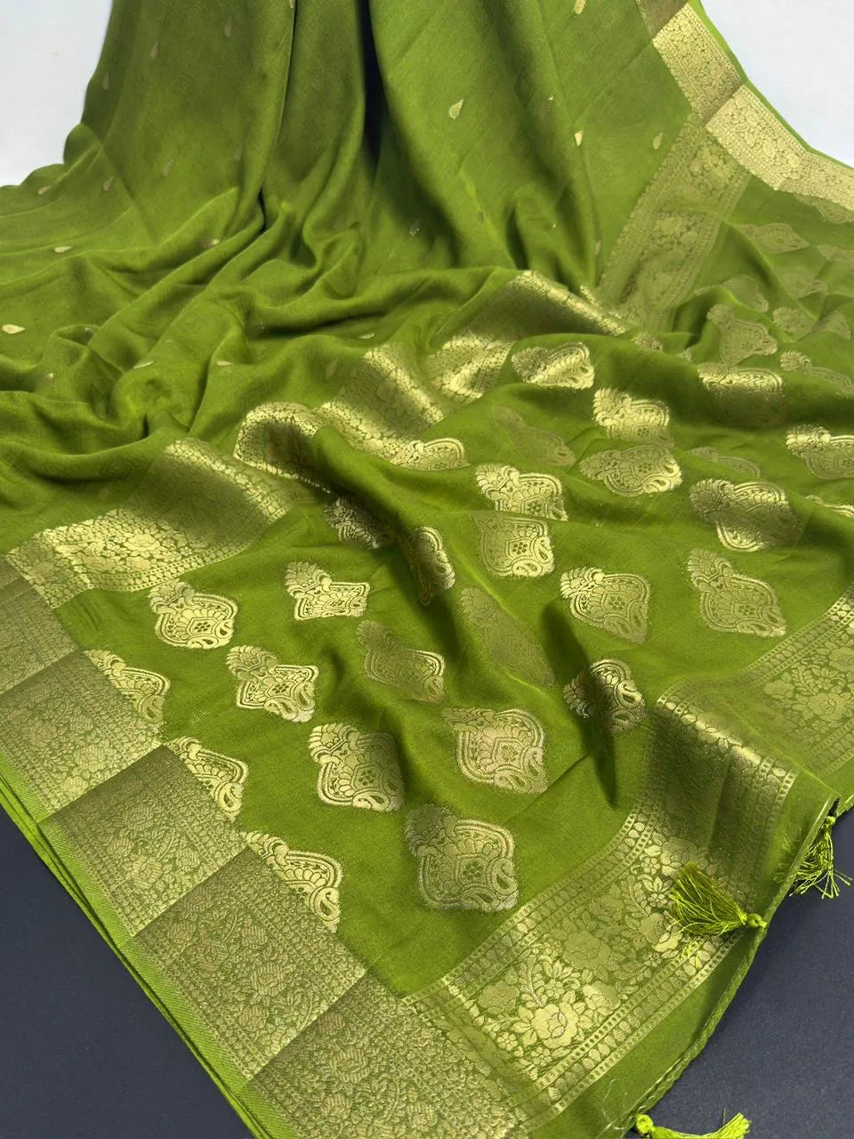 Urban Queen Viscose Silk Saree for Elegant Evenings