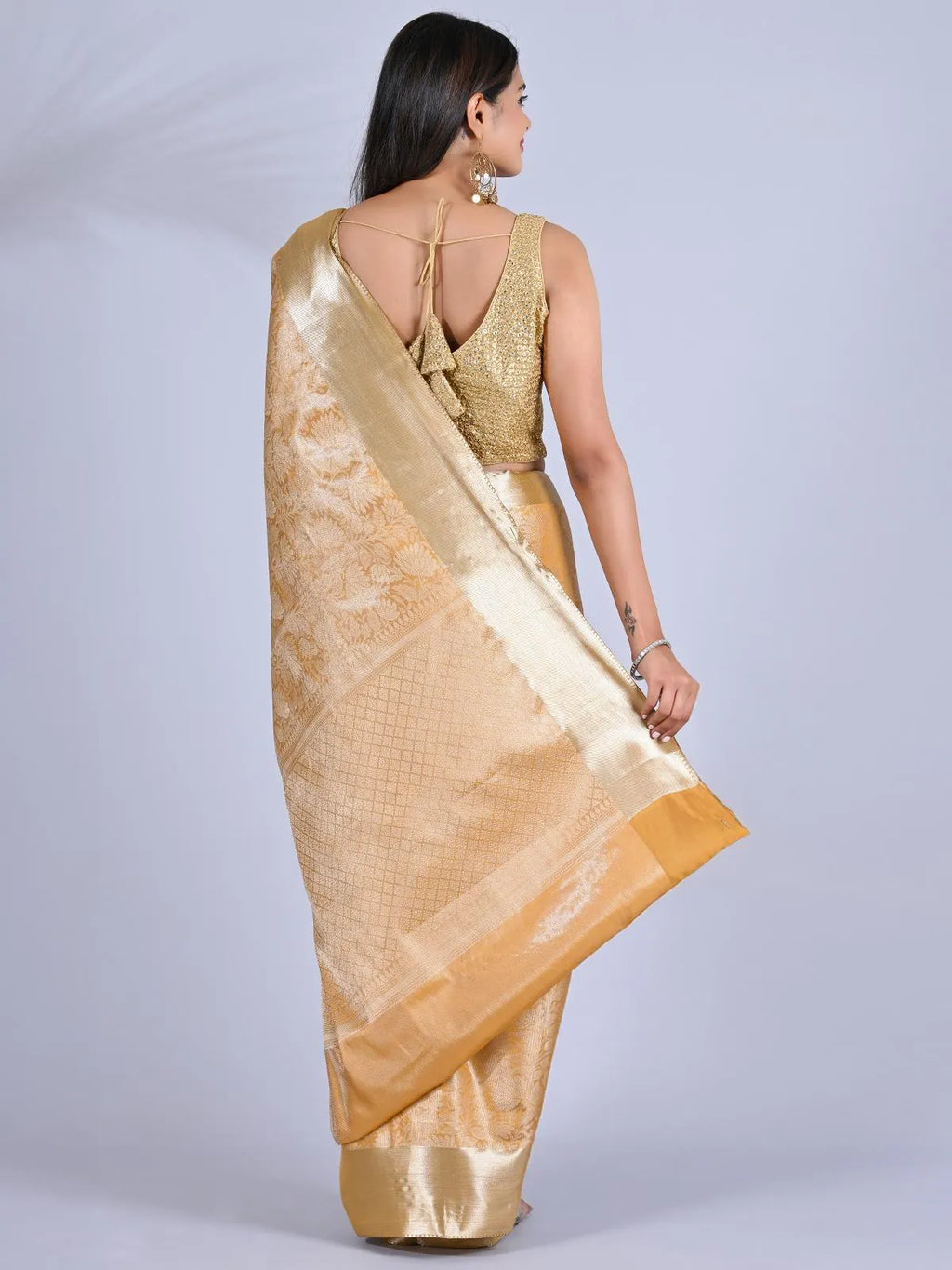 Everyday Shine – Lightweight Semi Silk Saree with Subtle Sophistication