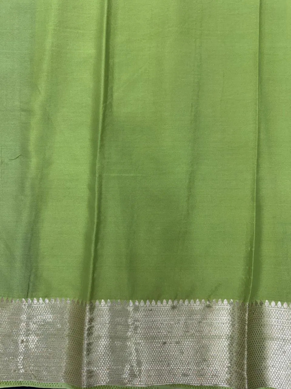 Luxe Drapes: Semi Mysore Crepe Silk Saree for Timeless Elegance (Rz Khaddi Jeorjet)