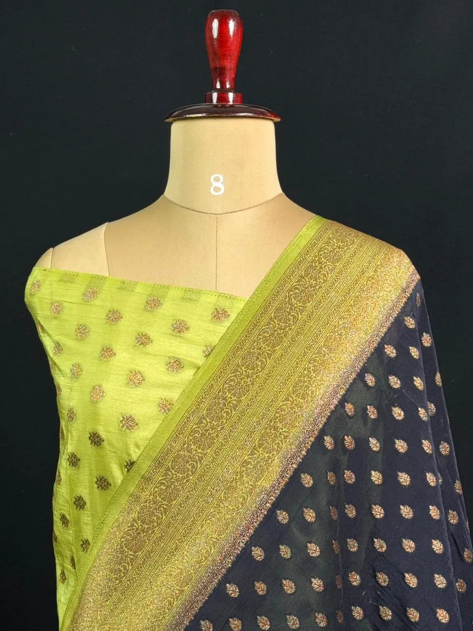 Fashionable 3D Textured Georgette Saree