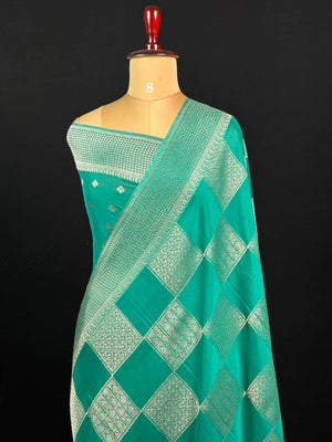 Partywear Semi Chiffon Saree – Chic & Stylish Look