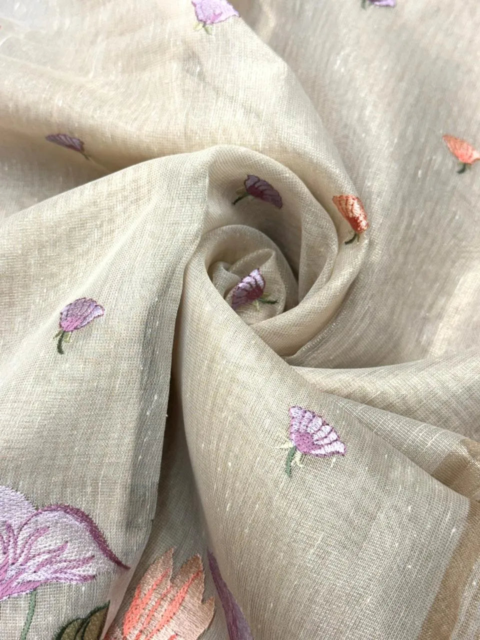 Graceful Semi Tissue Organza Saree for Party & Occasion Wear