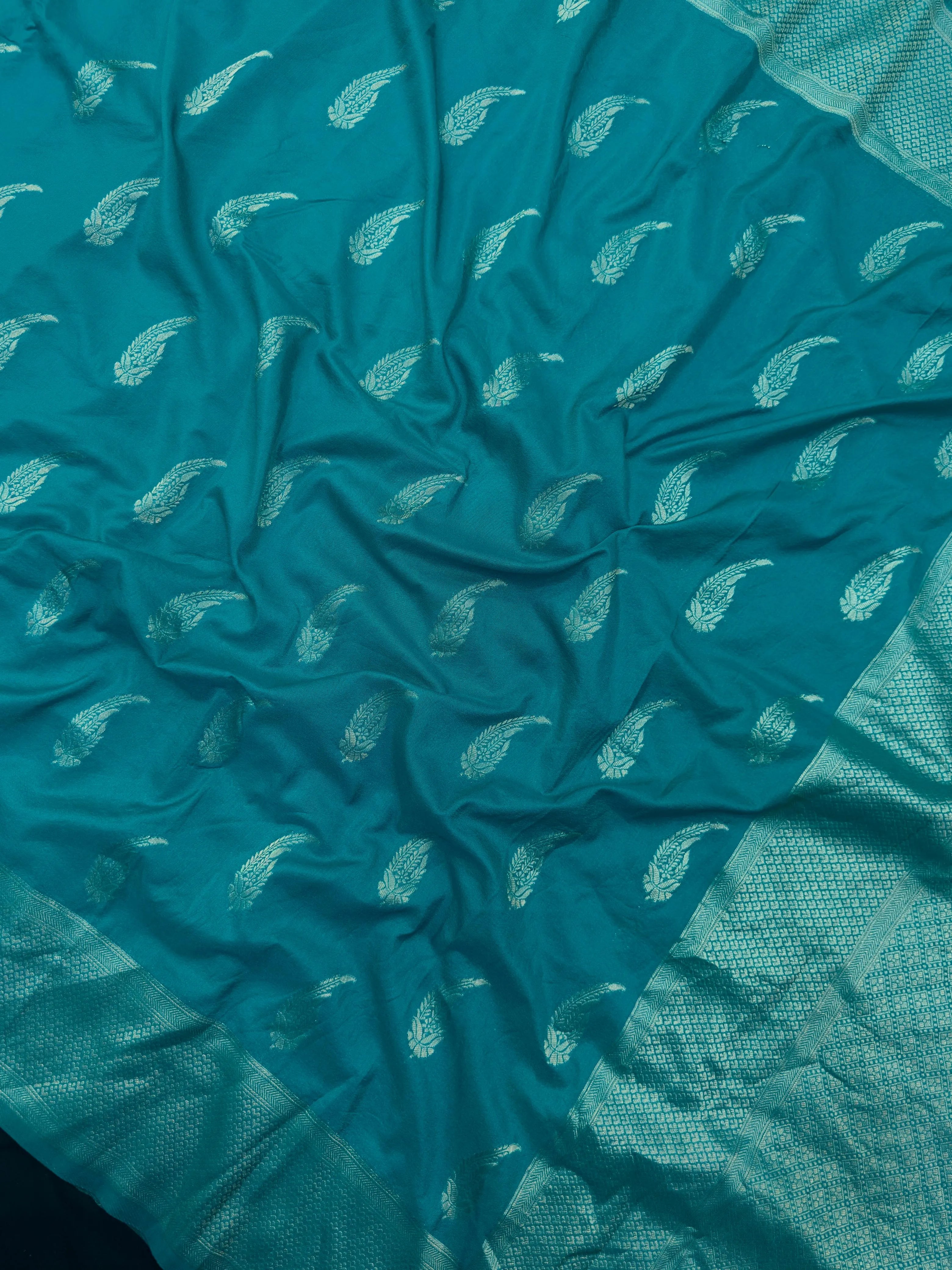 Women's Semi Banarasi Silk Saree with Intricate Zari Work – Traditional Festive Wear