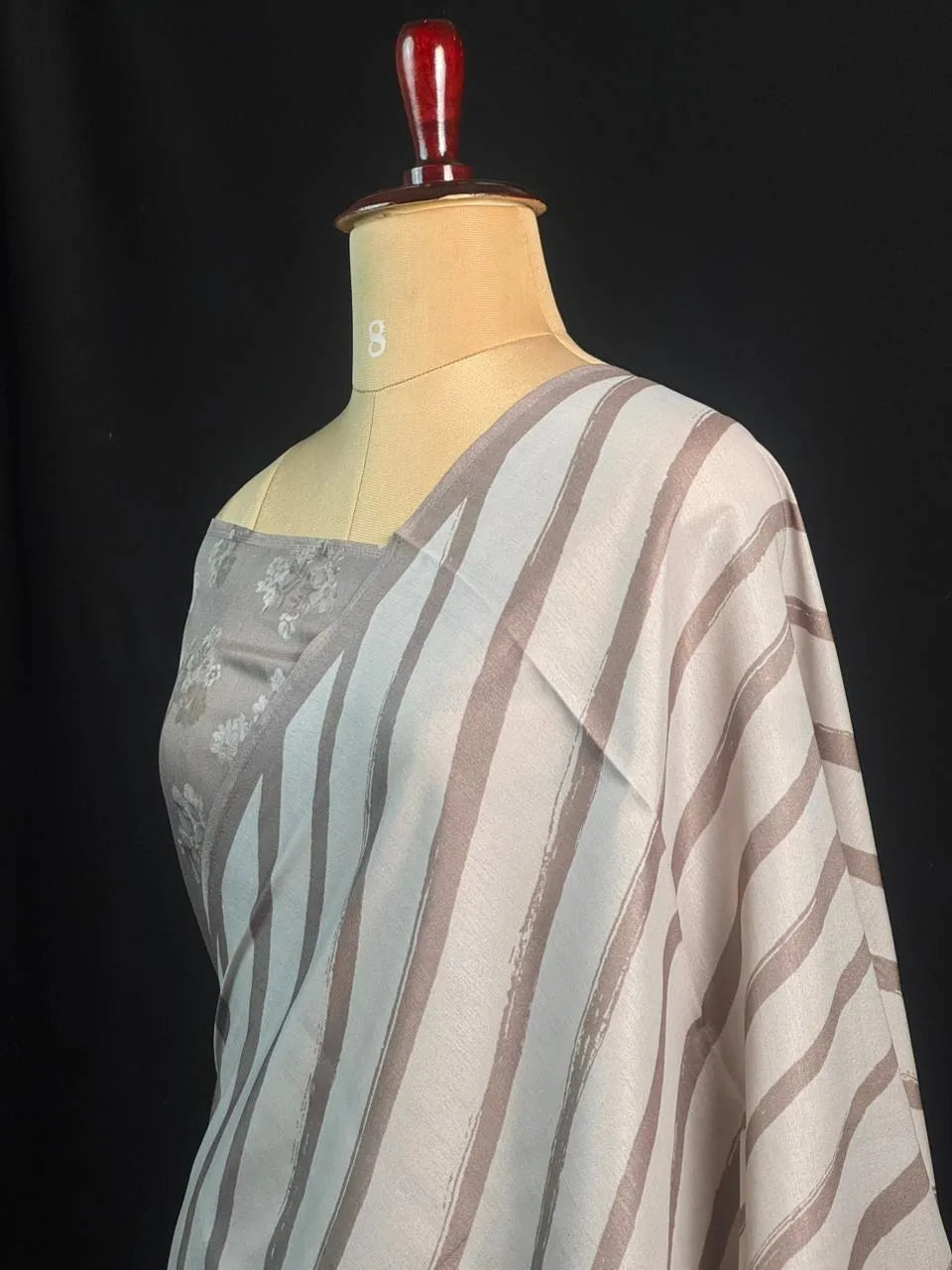 Minimal Prints, Maximum Grace – Tussar Silk Smoothie Saree