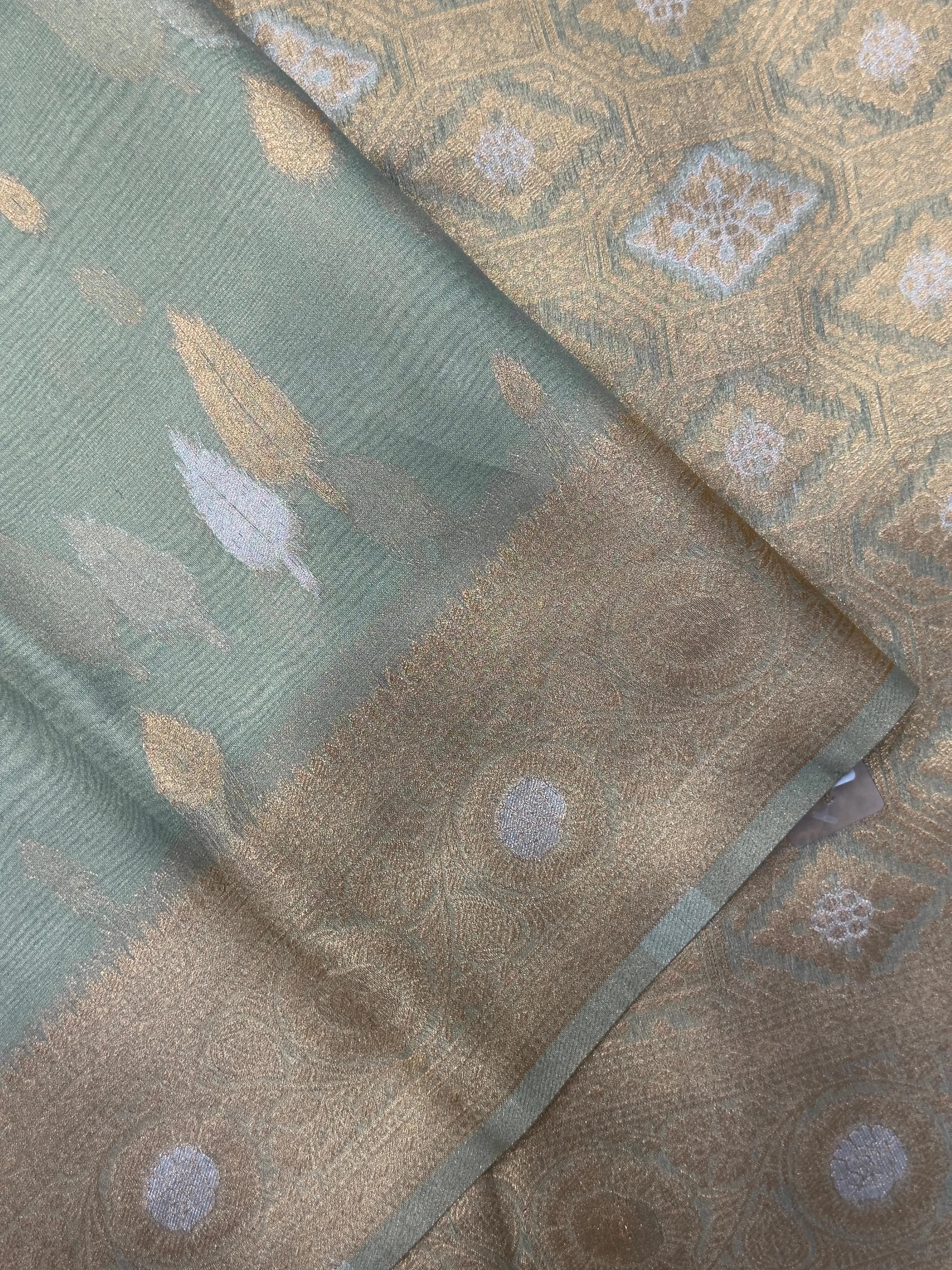 Tissue silk saree with shimmer finish – modern ethnic fashion