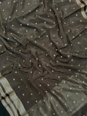 Semi Chiffon Saree – Lightweight, Flowing Fabric