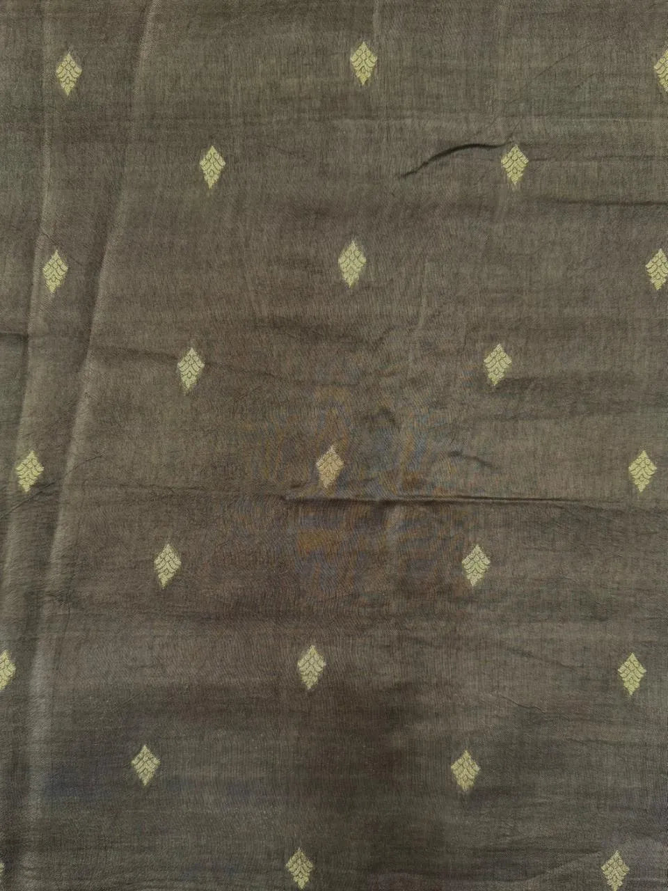 Semi Chiffon Saree – Lightweight, Flowing Fabric