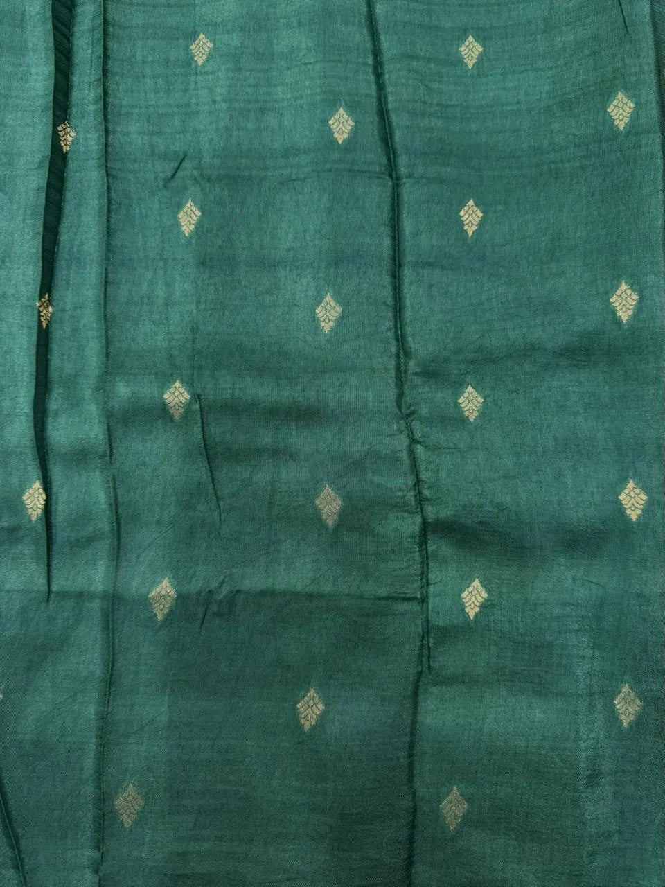 Semi Chiffon Saree – Lightweight, Flowing Fabric