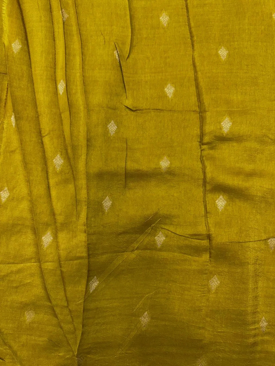Semi Chiffon Saree – Lightweight, Flowing Fabric