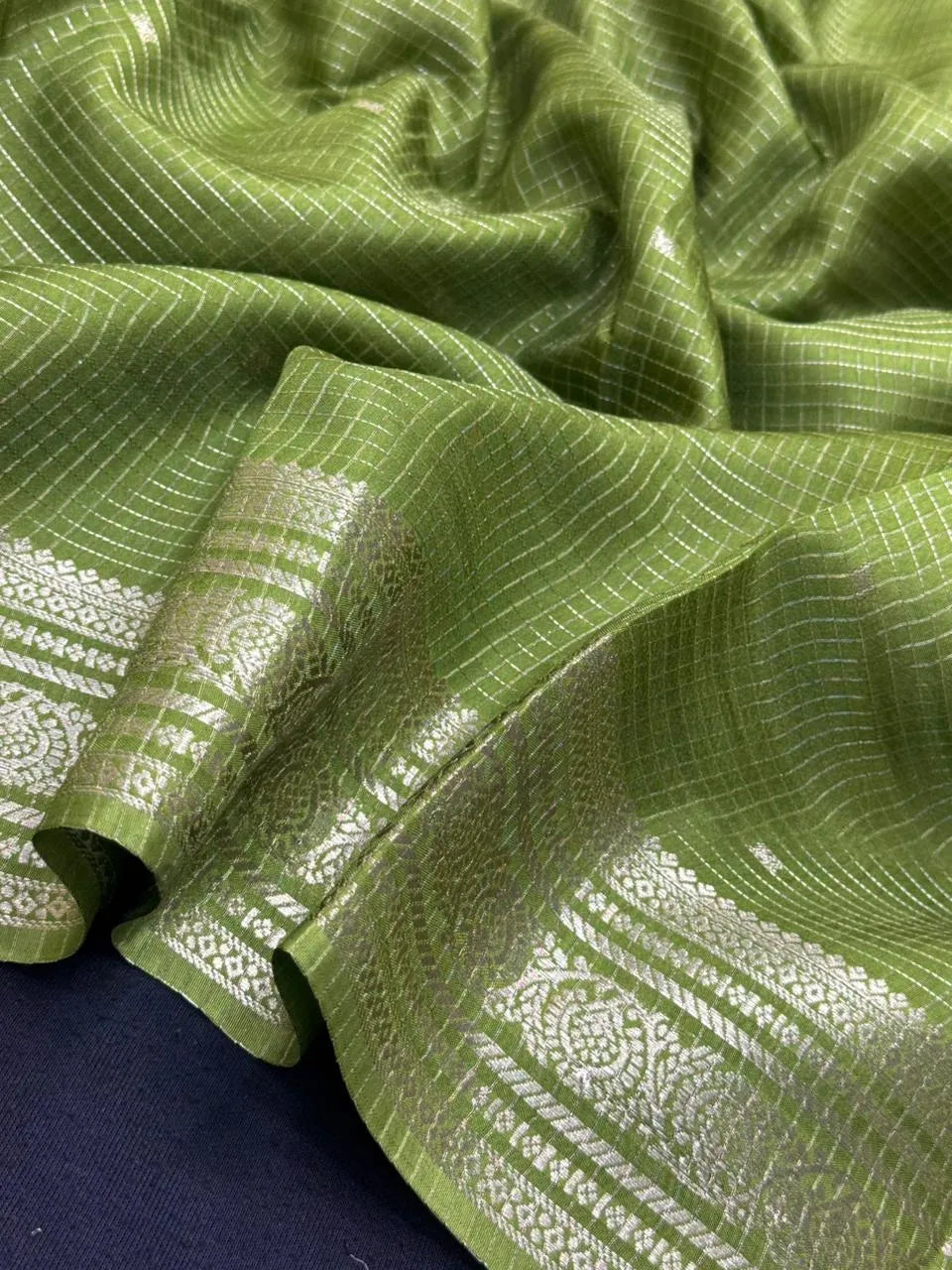 Graceful Malai Cotton Saree with Box Weave Design (Viscose Chex Bute)