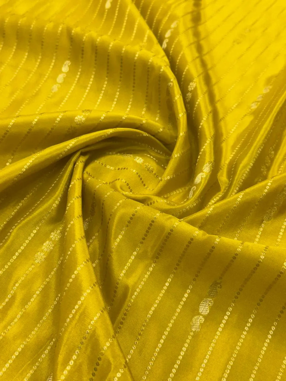 Stunning chex woven pattern